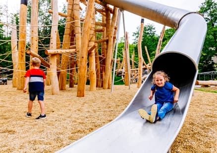 RS11268_Steinzeitspielplatz