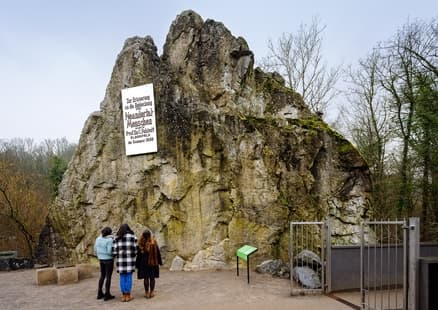 Rabenstein - Überbleibsel des Kalksteinabbaus im Neandertal