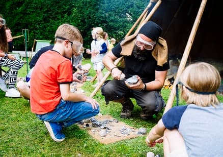 Museumsfest_Neanderthal Museum_Kinder im Steinzeitcamp