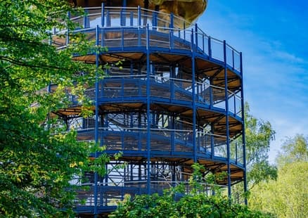 Aussenansicht vom Erlebnisturm Höhlenblick