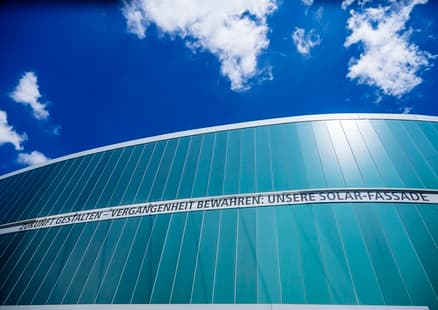 Solarfassade Neanderthal Museum Motto