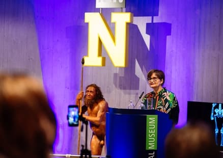 Für das 25. Jubiläum hält Frau Dr.Bärbel Auffermann einen Vortrag im Auditorium